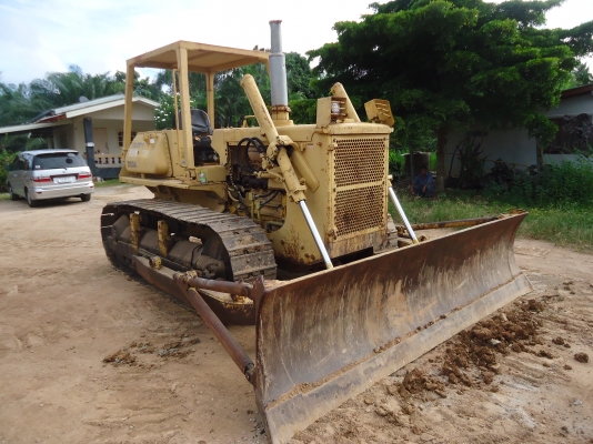 ขายรถแทรกเตอร์ตีนตะขาบKOMATSUD53A-17เครือง6D125