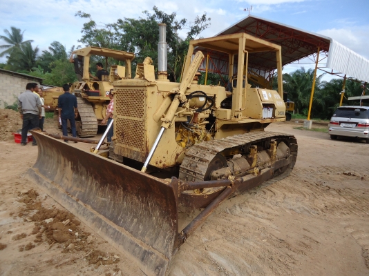 ขายรถแทรกเตอร์ตีนตะขาบKOMATSUD53A-17เครือง6D125