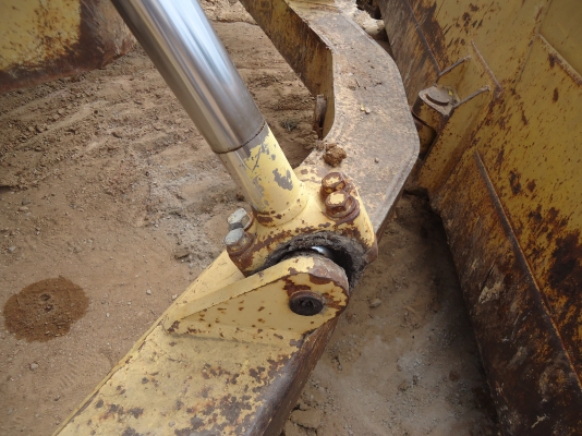 ขายรถแทรกเตอร์ตีนตะขาบKOMATSUD53A-17เครือง6D125