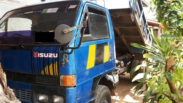 ***ขายแล้วครับขอบคุณ Truck2hand  <<อ่านรายละเอียดก่อนครับ>> **ขาย6ล้อดั้มดิน5คิว ถูกๆ ISUZU NPR115 NPR59LU5M "แก้มเหลือง"ห้างแท้เกียร์สั้นปี36(จดใหม่46) เครื่องเดิมเกียร์เดิม 4BD1-115แรงฝาดำ เครื่องมีอ่อน ควันขาวหน่อยๆ แต่สตาร์ทติดง