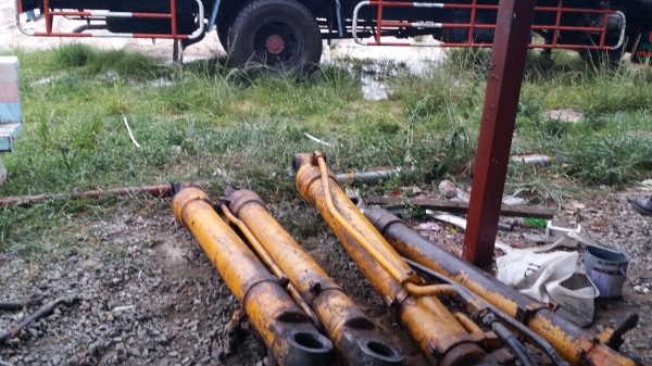 ขายด่วน กระบอกอาม กระบอกบุ่งกี๋ กระบอกยก HITACHI EX200-2-3-5