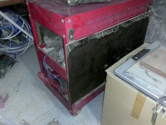 โต๊ะรถเข็นเครื่องมือ