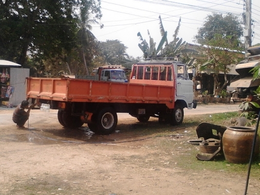 ขายด่วนหกล้อ Hino KM 310  เครื่องดี (เช็คปั้มหัวฉีดแล้ว) คัซซีสวย เบรคดี เล่มทะเบียนพร้อม ราคา 150,000 บาท