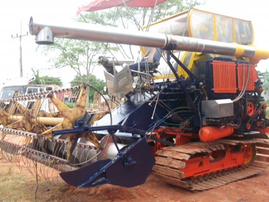 ขายรถเกี่ยวข้าวพร้อมเทเลอร์