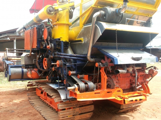 ขายรถเกี่ยวข้าวพร้อมเทเลอร์