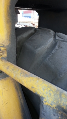 ขายยางรถขนาดใหญ่พร้อมล้อกระทะราคาล้อละ 20,000 บาทมี 8 ล้อ