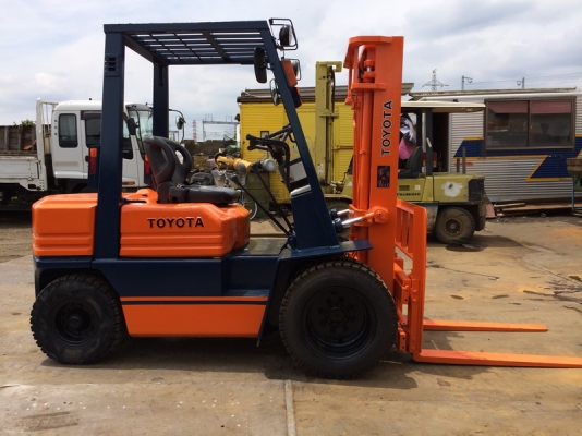 รถยก รถโฟล์คลิฟท์ 2.5 ตัน TOYOTA 5FD25 นำเข้าจากญี่ปุ่น