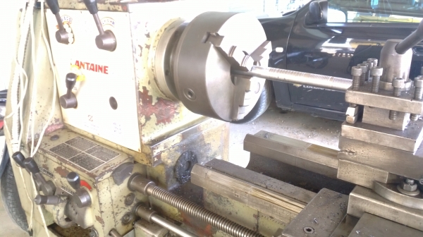 แท่นกลึงรุ่นหนักฐานเหล็กหล่อ 5 ฟุต พร้อมใช้ 115,000  3 เพลา เกียร์บล็อก