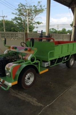 รถอีแต๋นใหม่ๆสีสดๆ