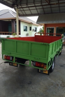 รถอีแต๋นใหม่ๆสีสดๆ