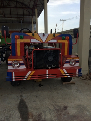 รถอีแต๋นใหม่ๆสีสดๆโครงรถตู้