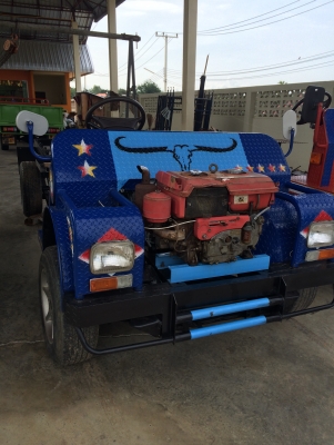 รถอีแต๋นใหม่ๆสีสดๆ โครงนิสสัน