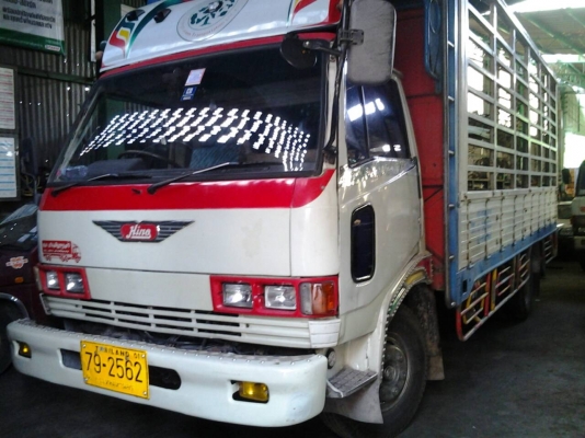 ขาย รถบรรทุก 6 ล้อ HINO ยาว 5.5 เมตร 120แรง พร้อมใช้งาน