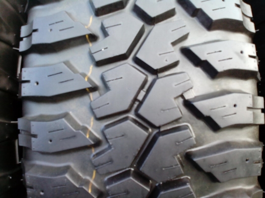 ขายยาง MAXXIS mud ขนาด 33/12.5/15  สภาพสวยๆครับ