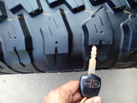 ขายยาง MAXXIS mud ขนาด 33/12.5/15  สภาพสวยๆครับ