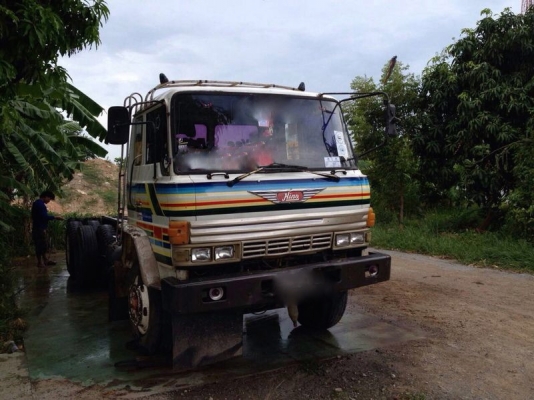 รถฮีโน่ 10 ล้อ  FM187. เปลื่ยนเครื่อง  220 แรงม้า. ปี 35.  ( ขายหัว  /  คัชซี. )   สนใจติดต่อ  081 - 6079515