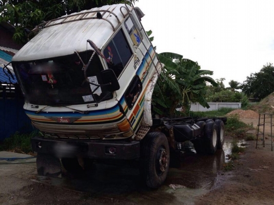 รถฮีโน่ 10 ล้อ  FM187. เปลื่ยนเครื่อง  220 แรงม้า. ปี 35.  ( ขายหัว  /  คัชซี. )   สนใจติดต่อ  081 - 6079515