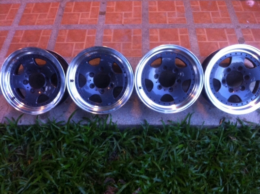 ขายล้อ off road 6 รู สภาพสวยๆ