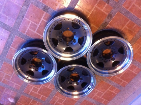 ขายล้อ off road 6 รู สภาพสวยๆ