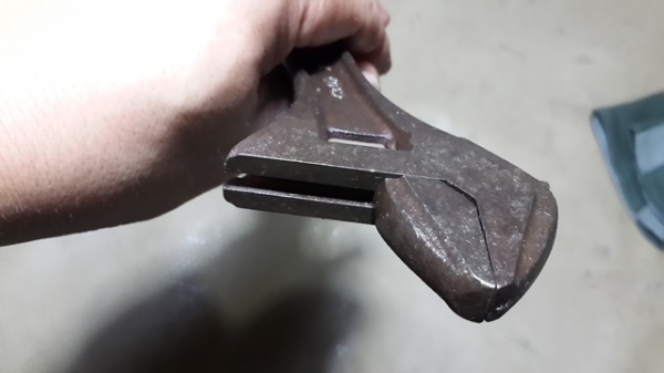 ประแจเลื่อน BAHCO SWEDEN   10 นิ้ว