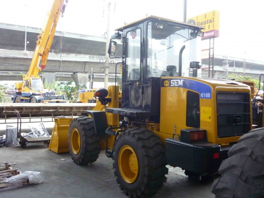 ขายรถตักล้อยาง ยี่ห้อ SEM (เซม) รุ่น 616B  รถใหม่ราคามือ 2 ผลิตโดยแคทเทอร์พิลลาร์