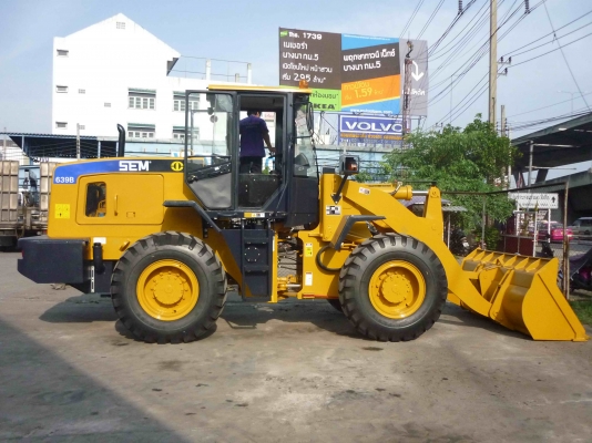 ขายรถตักล้อยาง ยี่ห้อ SEM (เซม) รุ่น 639B  รถใหม่ราคามือ 2 ผลิตโดยแคทเทอร์พิลลาร์