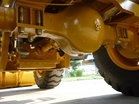 ขายรถตักล้อยาง ยี่ห้อ SEM (เซม) รุ่น 639B  รถใหม่ราคามือ 2 ผลิตโดยแคทเทอร์พิลลาร์