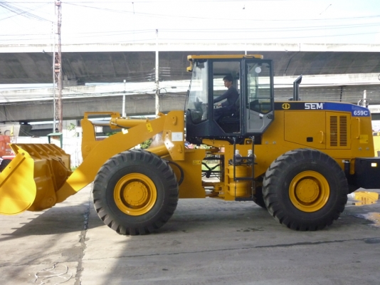 ขายรถตักล้อยาง ยี่ห้อ SEM (เซม) รุ่น 659C  รถใหม่ราคามือ 2 ผลิตโดยแคทเทอร์พิลลาร์
