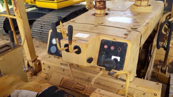 ขายรถแทรคเตอร์ KOMATSU  D53A-17 สภาพเดิมๆ ตามรุ่น เอกสารสัญญาซื้อขาย