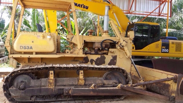 ขายรถแทรคเตอร์ KOMATSU  D53A-17 สภาพเดิมๆ ตามรุ่น เอกสารสัญญาซื้อขาย