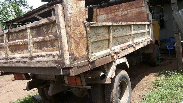 ***ขายแล้วครับขอบคุณ Truck2hand ขาย6ล้อดั้มดิน5คิว ราคาถูกๆ HINO KM310 DM100 90HP เครื่องเดิมเกียร์เดิม 6สูบ เครื่องแรงดี แน่นดี มีเยิ้มนิดๆ เกียร์ดีไม่หลุดไม่หอน ช่วงล่างใหญ่ F หน้า-หลัง คัสซีสวยเดิม ไม่มีบวม เสริมเหล็กบนแข็งแรง กระบะดั้มเหล็ก5ตันยิง ***ขายแล้วครับขอบคุณ Truck2hand ขาย6ล้อดั้มดิน5คิว ราคาถูกๆ HINO KM310 DM100 90HP เครื่องเดิมเกียร์เดิม 6สูบ เครื่องแรงดี แน่นดี มีเยิ้มนิดๆ เกียร์ดีไม่หลุดไม่หอน ช่วงล่างใหญ่ F หน้า-หลัง คัสซีสวยเดิม ไม่มีบวม เสริมเหล็กบนแข็งแรง กระบะดั้มเหล็ก5ตันยิง