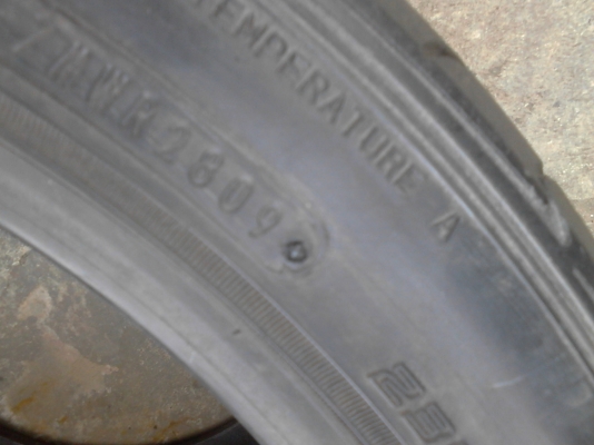 235/40R18 DUNLOP SP SPORT LM 703  มี 2 เส้น TEL.081-427-3941