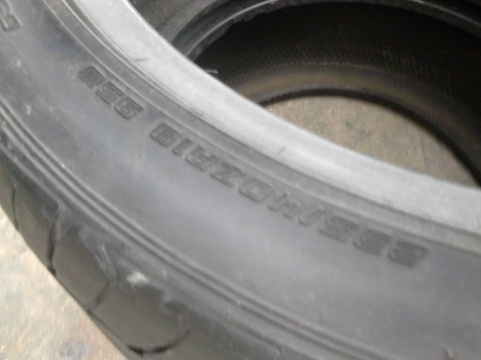 235/40R18 DUNLOP SP SPORT LM 703  มี 2 เส้น TEL.081-427-3941