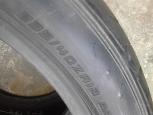 235/40R18 DUNLOP SP SPORT LM 703  มี 2 เส้น TEL.081-427-3941