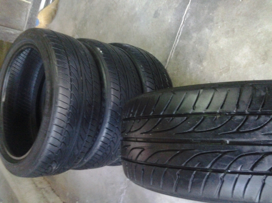 ยาง  dunlop 215/50/17  ปี 12  นุ่มๆ ดอกหนาๆ