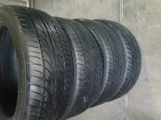 ยาง dunlop 215/50/17 ปี 12 นุ่มๆ ดอกหนาๆ ยาง dunlop 215/50/17 ปี 12 นุ่มๆ ดอกหนาๆ