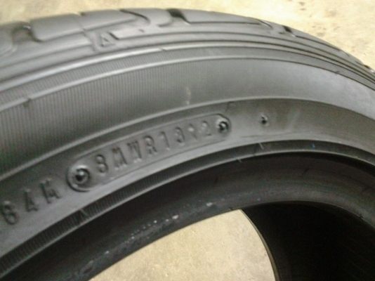 ยาง dunlop 215/50/17 ปี 12 นุ่มๆ ดอกหนาๆ ยาง dunlop 215/50/17 ปี 12 นุ่มๆ ดอกหนาๆ