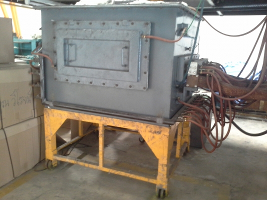 เตาหลอม เครื่องจักรใหม่ จากประเทศอินเดีย ระบบไฟฟ้า กำลัง 125 KVA. ใช้แท่งแคโทดกราไฟว์ หลอมอุณหภูมิเกิน 1,500 องศา เตาหลอม เครื่องจักรใหม่ จากประเทศอินเดีย ระบบไฟฟ้า กำลัง 125 KVA. ใช้แท่งแคโทดกราไฟว์ หลอมอุณหภูมิเกิน 1,500 องศา