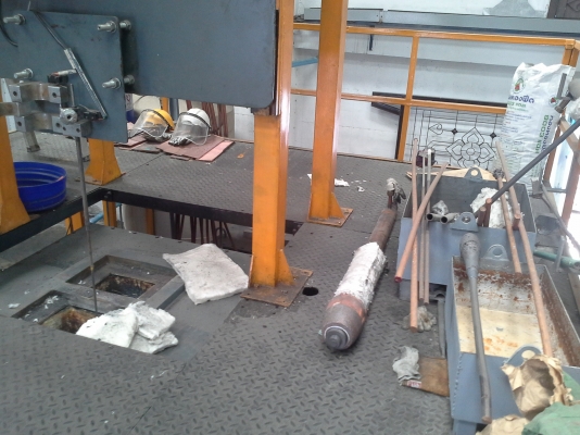 เตาหลอม เครื่องจักรใหม่ จากประเทศอินเดีย ระบบไฟฟ้า กำลัง 125 KVA. ใช้แท่งแคโทดกราไฟว์ หลอมอุณหภูมิเกิน 1,500 องศา เตาหลอม เครื่องจักรใหม่ จากประเทศอินเดีย ระบบไฟฟ้า กำลัง 125 KVA. ใช้แท่งแคโทดกราไฟว์ หลอมอุณหภูมิเกิน 1,500 องศา