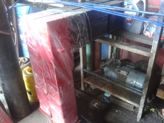 ขายเครน8ตัน UNIC 3ปอก2ชักกระบอกคู่ พร้อมขาหลัง สภาพดี พร้อมติดตั้งได้เลยครับ