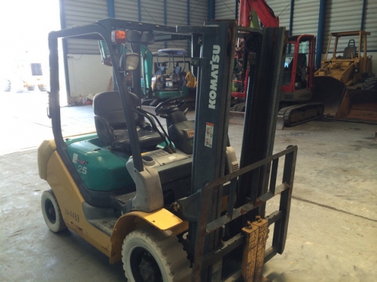 ฟอร์คลิฟต์ 2.5 ตัน Komatsu FD25T-16 S/N: 718917  เครื่องยนต์: Disel จากญี่ปุ่น สนใจโทร. 080-6565422 (หนิง)