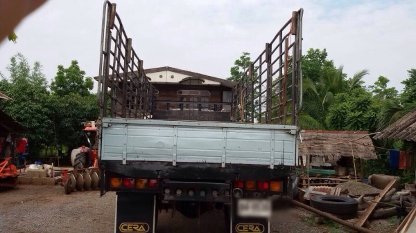 ขายรถบรรทุกหกล้อ ISUZU FTR32LR เครื่อง 6HE1-195 แรง ปี 40 ช่วงยาว 6.30 เมตร