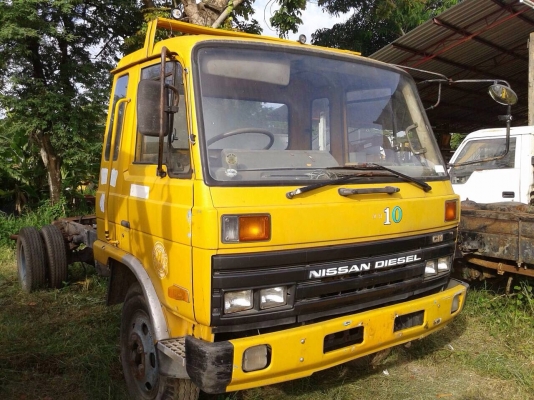 ขายแชสซีรถบรรทุกหกล้อ NISSAN CMF87F เครื่อง FE6-185 แรง ทะเบียนแจ้งจอด รถวิ่งได้