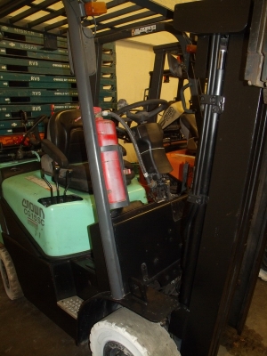 ขายรถโฟล์คลิฟท์ CROWN รุ่น CG15SC ปี 2006 ของอเมริกา เครื่องยนต์ MITSUBISHI 4G63 เบนซิน พร้อมระบบเชื้องเพลิงLPG ซึ่งติดตั้งมาแล้ว ระบบไฮดรอลิค ยุโรปดีมาก เกียร์ออโต้ มีโยกงา ซ้ายขวาได้ด้วย ขนาดยก 1.5 ตัน เสาสูง 4.5 เมตร มี 5 คัน เสาสูง 3 เมตร มี 1 คัน มีง