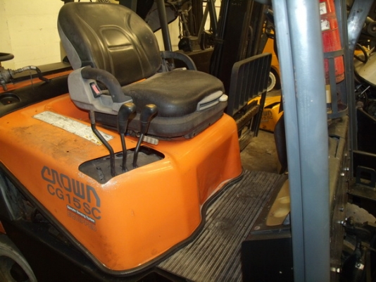 ขายรถโฟล์คลิฟท์ CROWN รุ่น CG15SC ปี 2006 ของอเมริกา เครื่องยนต์ MITSUBISHI 4G63 เบนซิน พร้อมระบบเชื้องเพลิงLPG ซึ่งติดตั้งมาแล้ว ระบบไฮดรอลิค ยุโรปดีมาก เกียร์ออโต้ มีโยกงา ซ้ายขวาได้ด้วย ขนาดยก 1.5 ตัน เสาสูง 4.5 เมตร มี 5 คัน เสาสูง 3 เมตร มี 1 คัน มีง