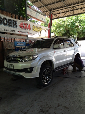 โช๊คอัพรถ Fortuner by Shock ProFenDer