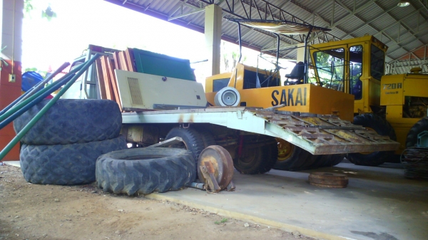 หกล้อ หางเป็ด HINO FB คัสซีใหญ่ เครื่องฮีโน่ดีเซล หกสูบ ปกติบรรทุก รถขุด KOMATSU PC60-5