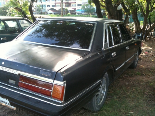 นิสสัน Cedric สีดำ เครื่อง Z16 ติด LPG ทะเบียนไม่ขาดต่อ ขาย 38,000