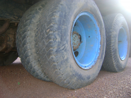 สิบล้อ 2 เพลา  เครื่อง EH 700   168 แรง      335,000  บาท