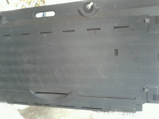 ขายแผ่นรองท้ายห้องเก็บของ TOYOTA YARIS  ของเดิมติดรถ แข็งแรง